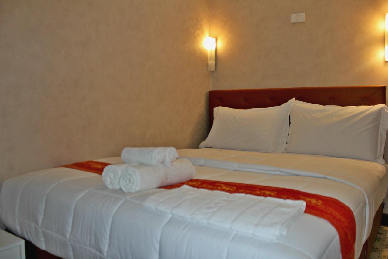 בנגקוק Everest Boutique Hotel מראה חיצוני תמונה
