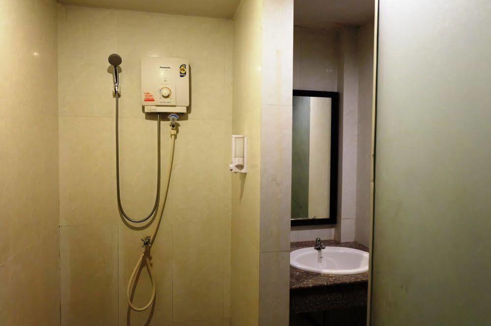 בנגקוק Everest Boutique Hotel מראה חיצוני תמונה