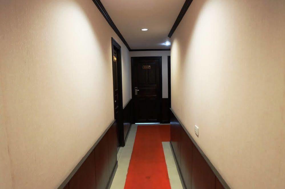 בנגקוק Everest Boutique Hotel מראה חיצוני תמונה